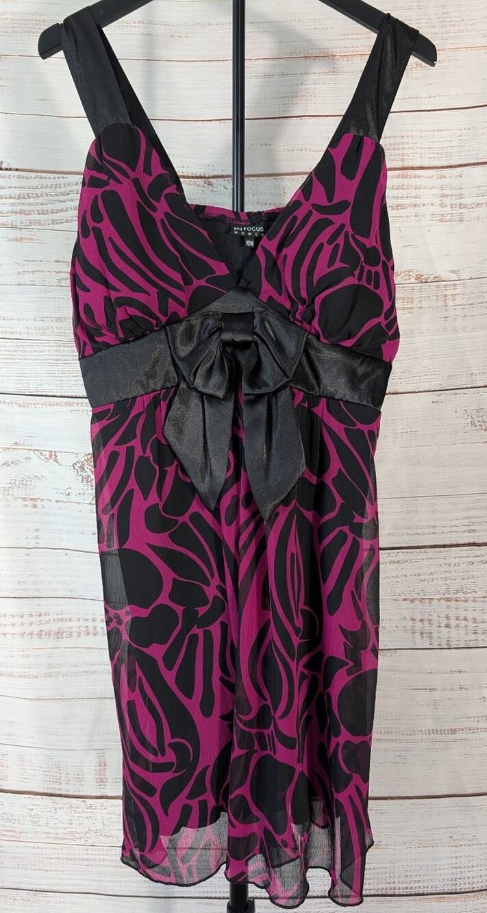 En Focus Chiffon Dress 16W Magenta Purple Black Abstract Bow Front Cocktail